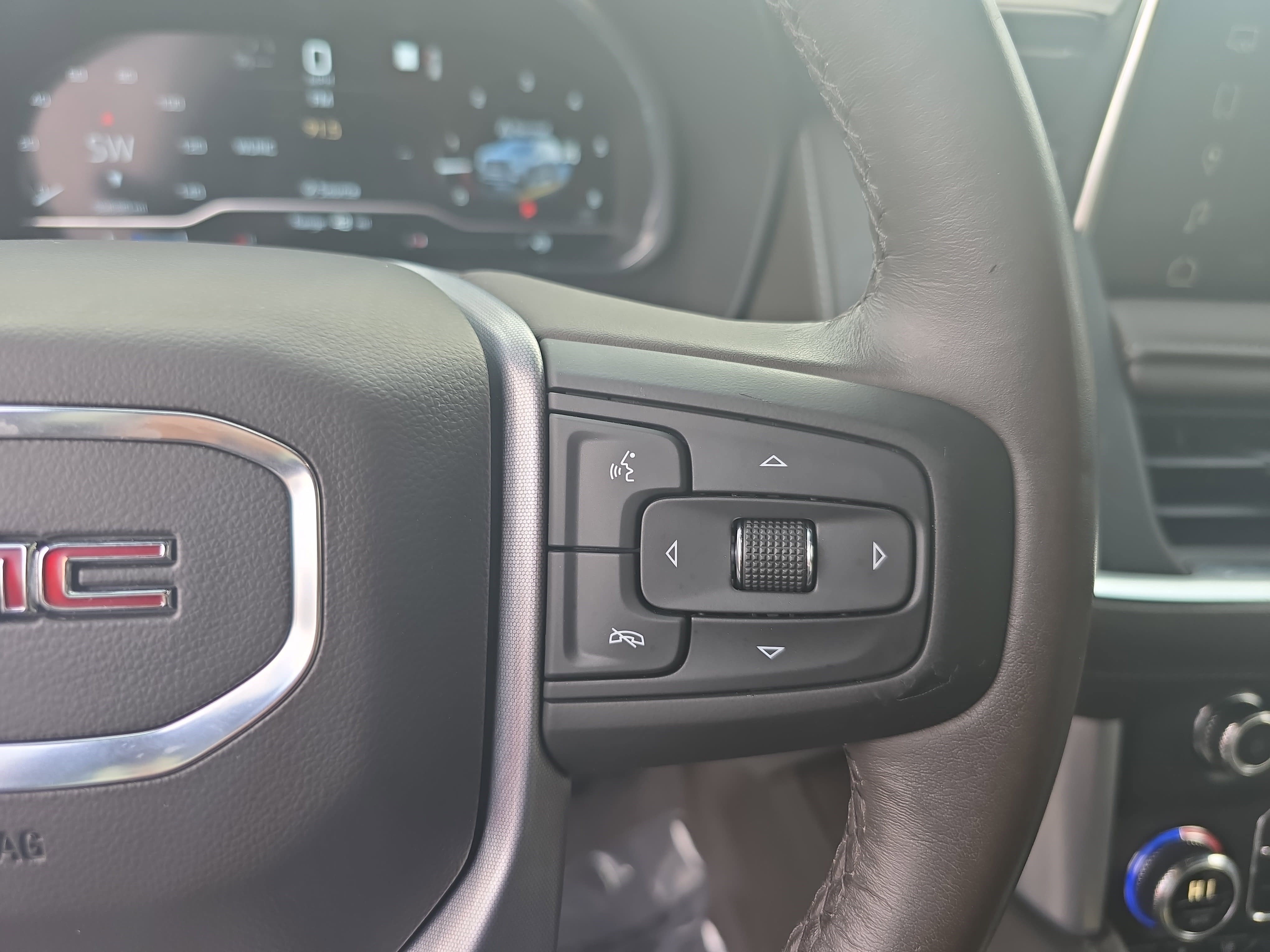 Used 2023 GMC Yukon SLT image 18