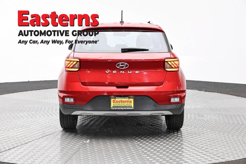 Used 2023 Hyundai Venue Limited FWD image 6