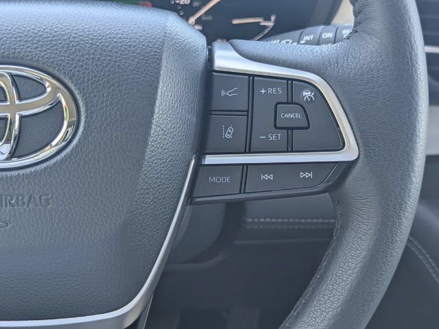 Used 2025 Toyota Sienna XLE FWD image 21