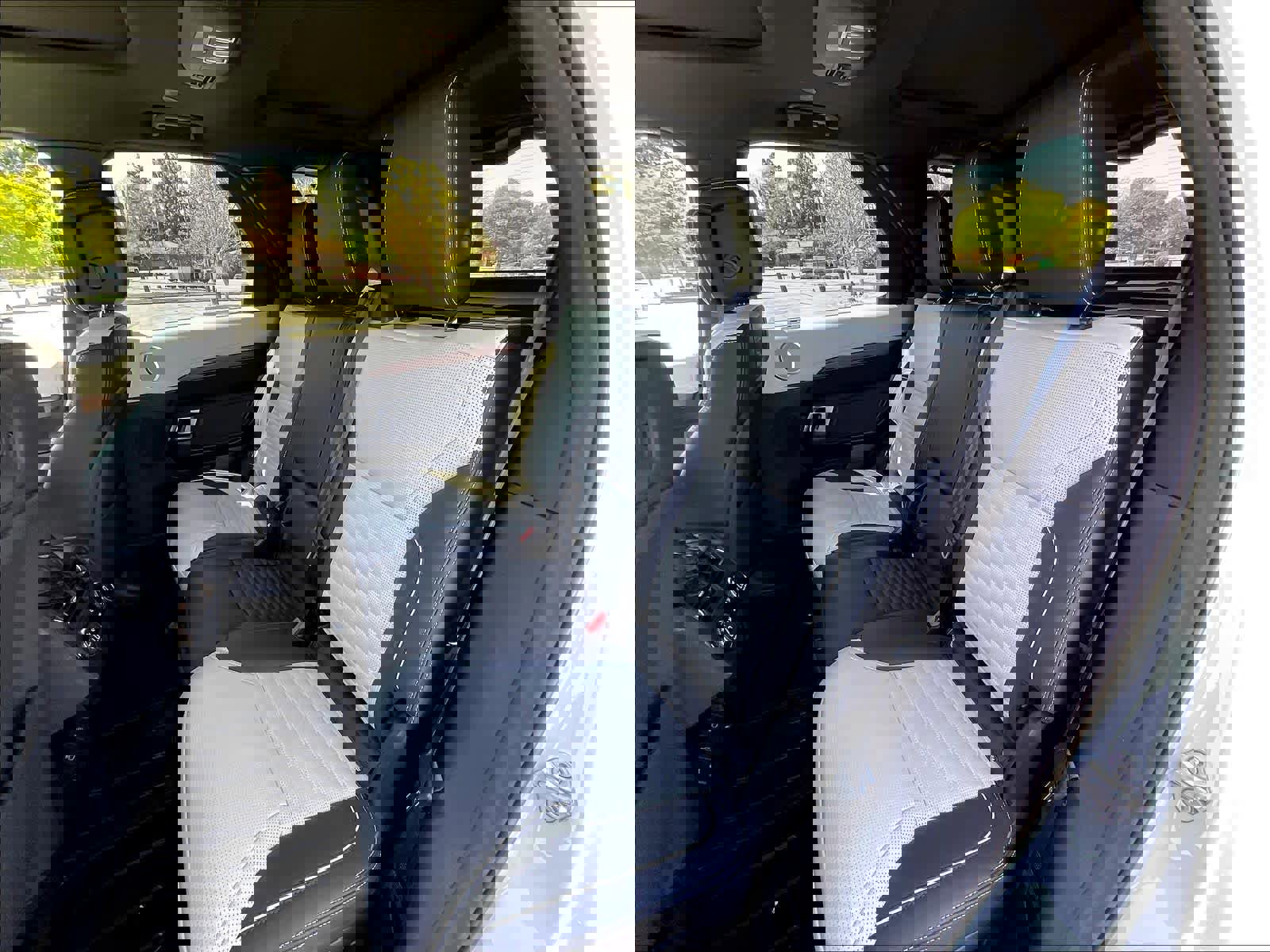 Used 2023 Land Rover Discovery HSE R-Dynamic AWD/4WD image 28