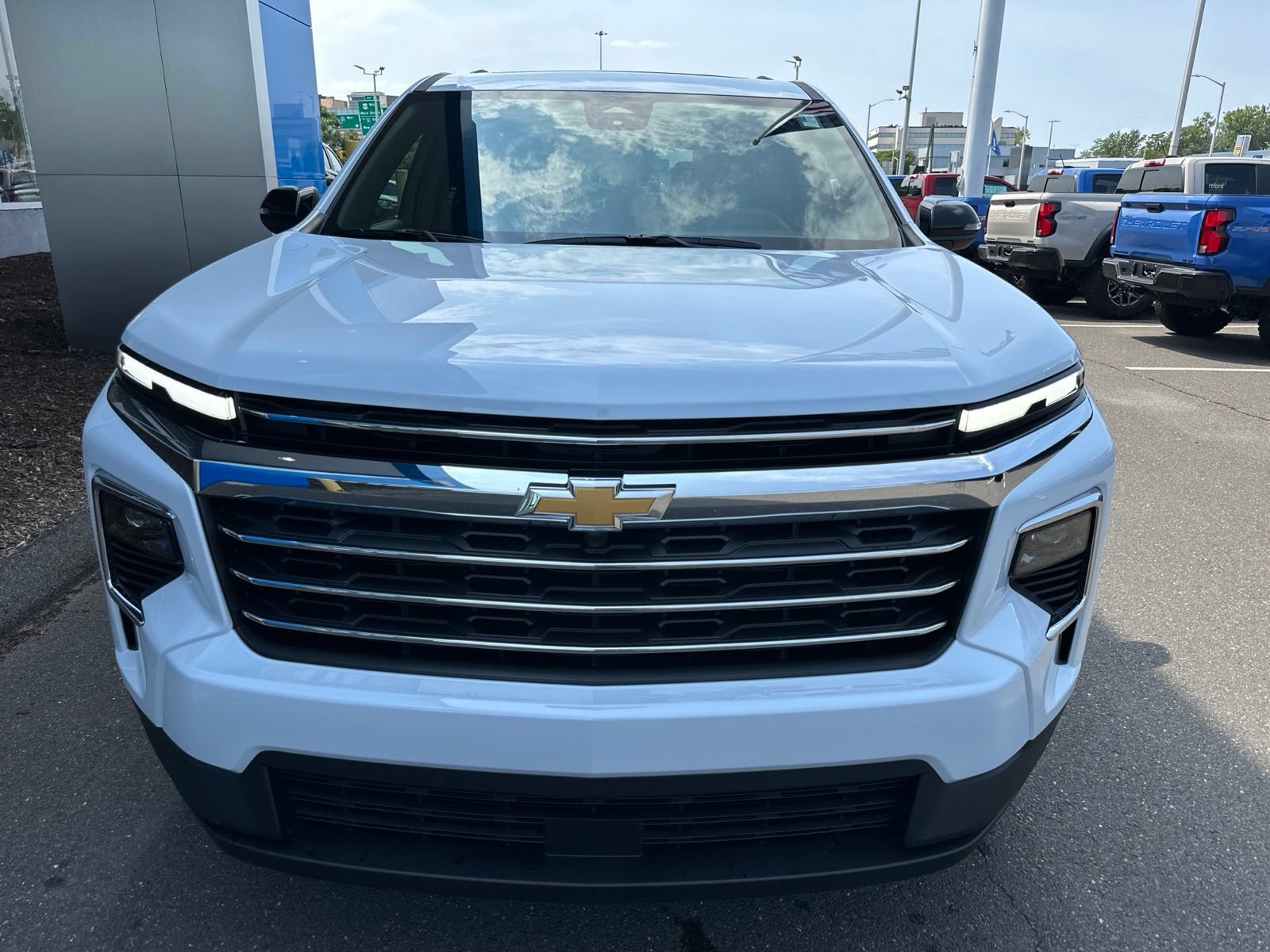 New 2027 Chevrolet Traverse LT w/ Sun and Wheel Package AWD/4WD image 2
