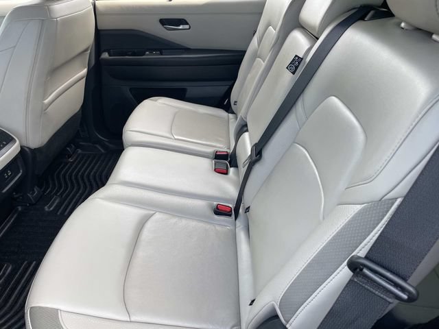 Used 2024 Nissan Pathfinder SL AWD/4WD image 19