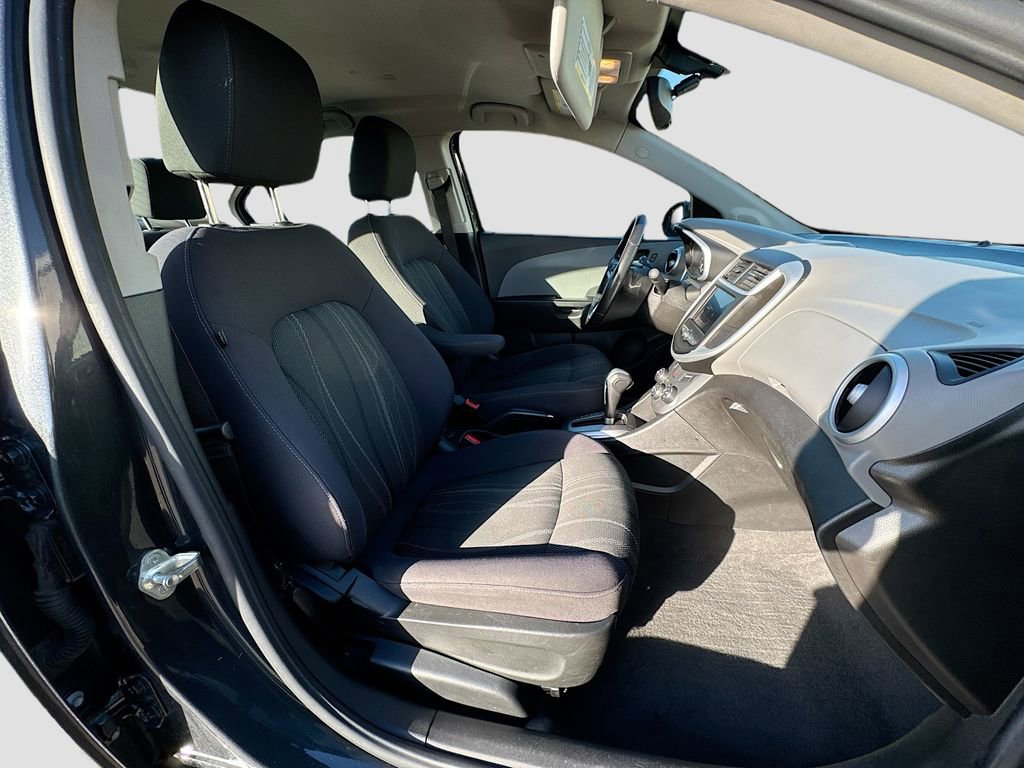 Used 2020 Chevrolet Sonic LT w/ Convenience Package image 32