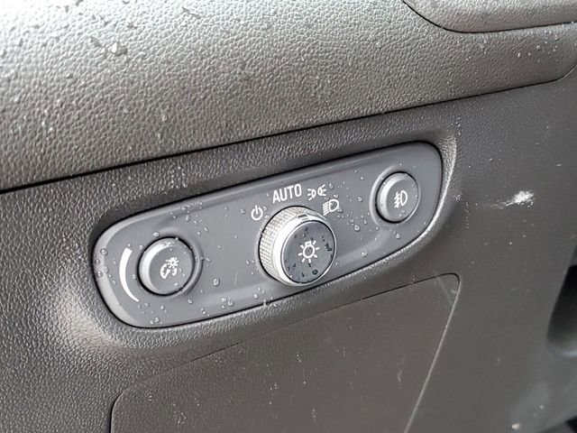 Used 2020 Buick Encore GX Essence w/ Experience Buick Package image 9