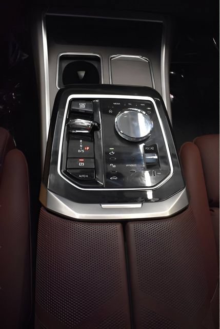 Used 2023 BMW 760i xDrive AWD/4WD image 29