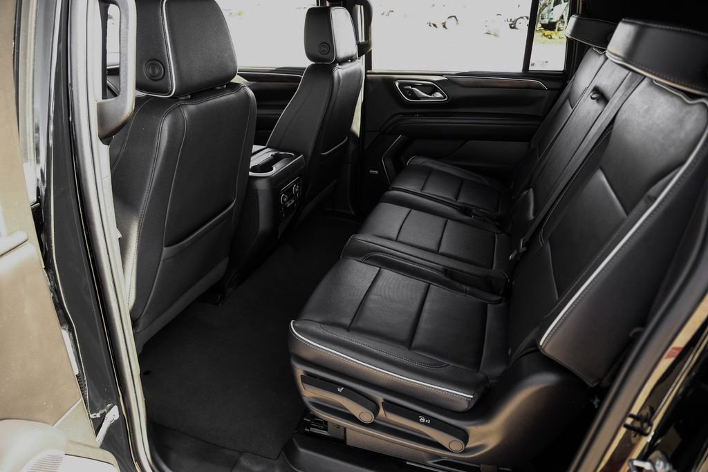 Used 2024 Chevrolet Suburban Premier image 35
