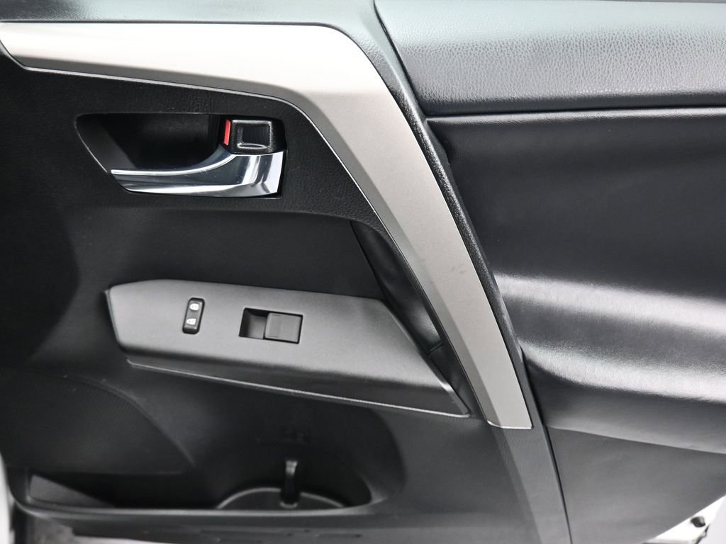 Used 2018 Toyota RAV4 XLE w/ Plus Extra Value Package image 40