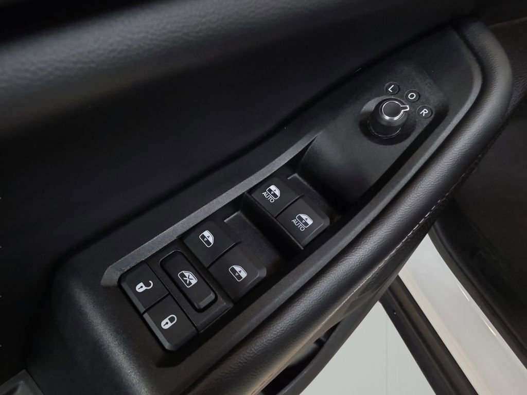 Used 2023 Jeep Grand Cherokee Laredo AWD/4WD image 13