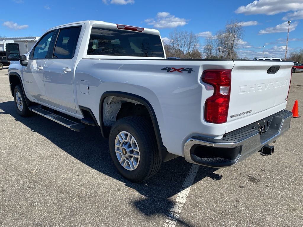 Used 2025 Chevrolet Silverado 2500 LT w/ Convenience Package image 5