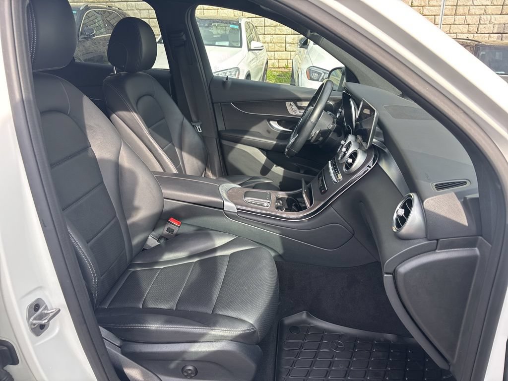 Used 2022 Mercedes-Benz GLC 300 4MATIC image 11