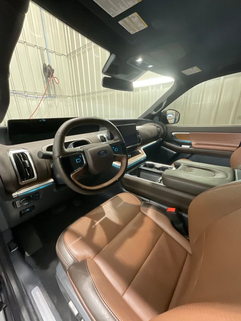 Used 2025 Ford Expedition King Ranch image 9