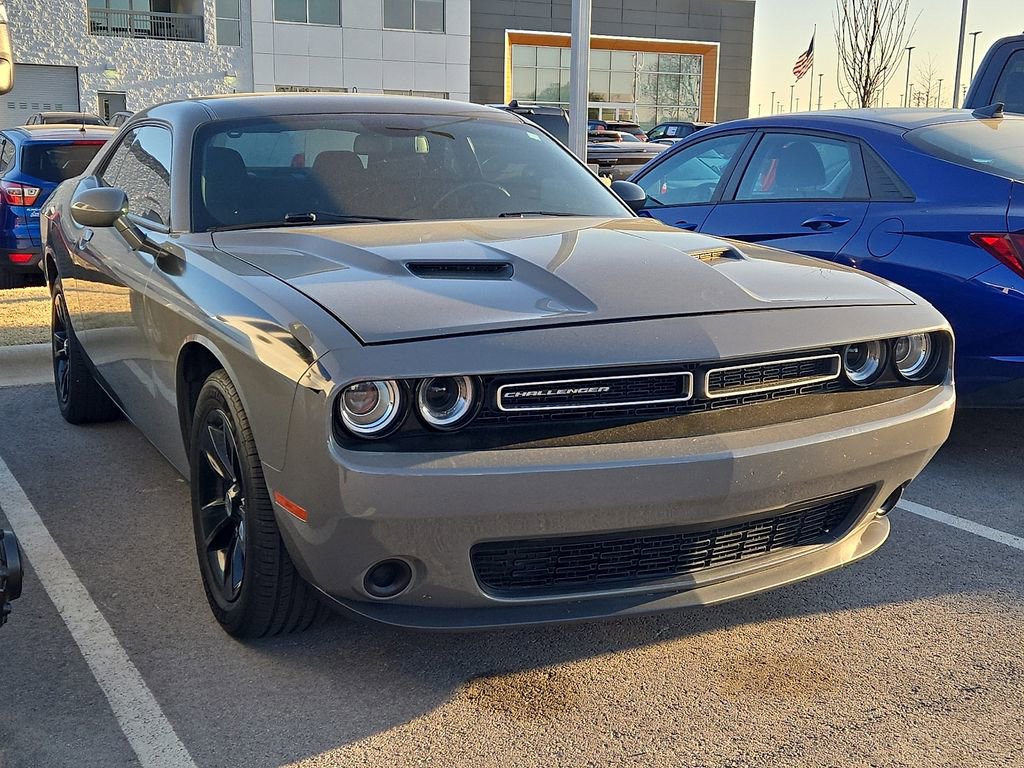 Used 2018 Dodge Challenger SXT image 4