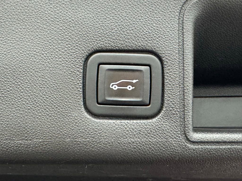 Used 2020 GMC Terrain SLE w/ Driver Convenience Package FWD image 8