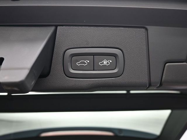 Used 2023 Volvo XC60 B5 Ultimate w/ Protection Package Premier FWD image 30