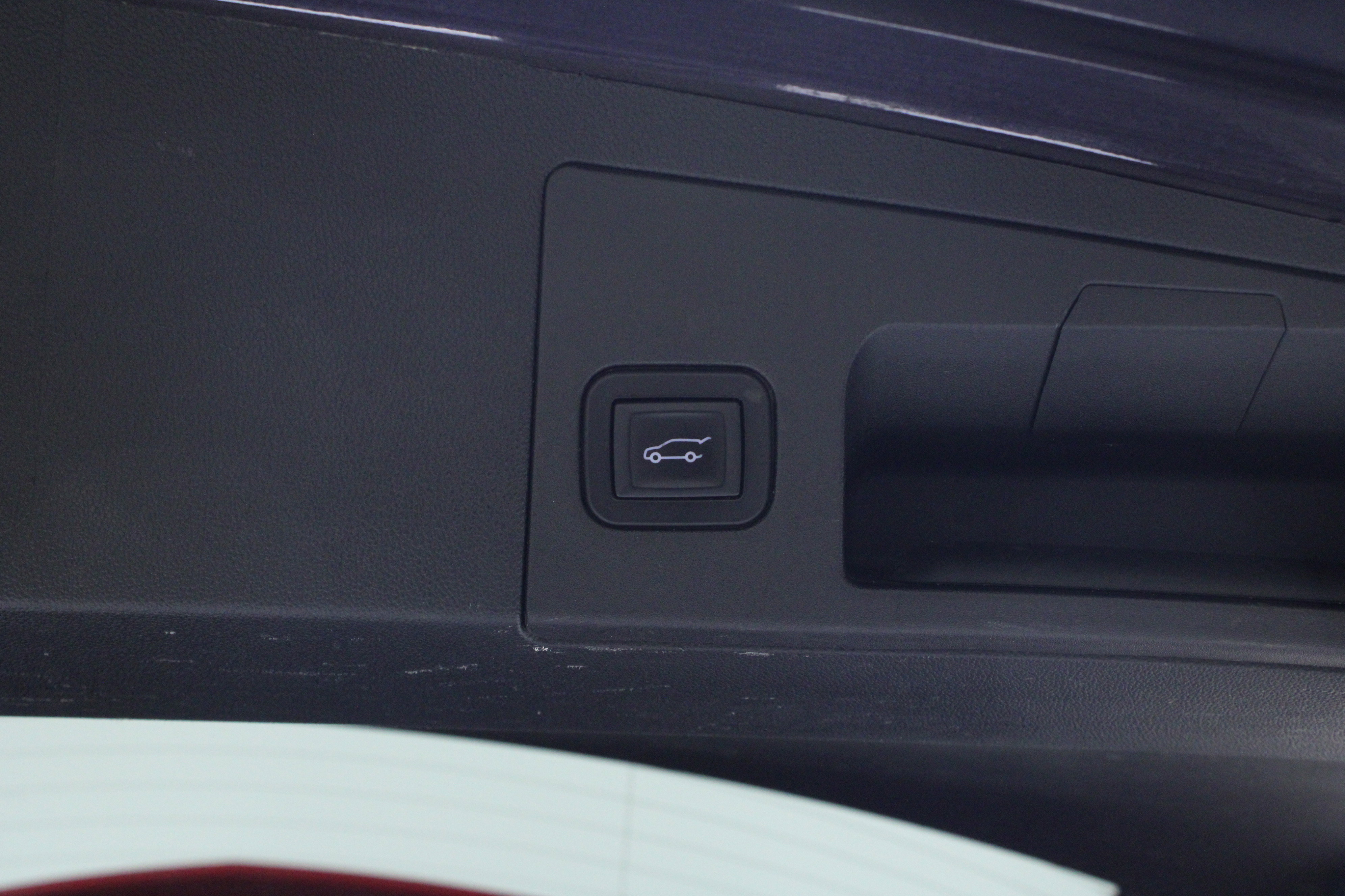 Used 2018 Cadillac XT5 Luxury w/ Driver Awareness Package image 13