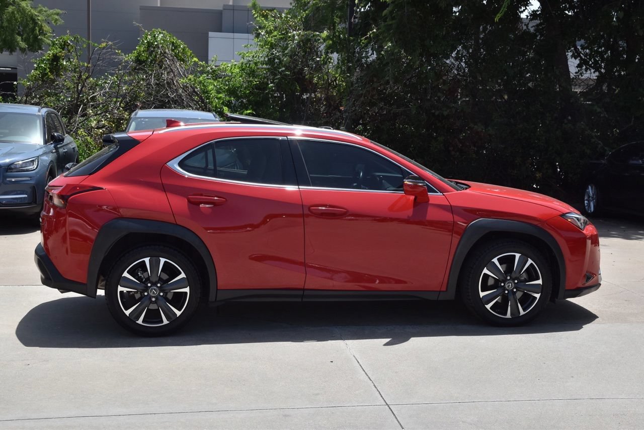 Used 2020 Lexus UX 200 w/ Premium Package FWD image 6