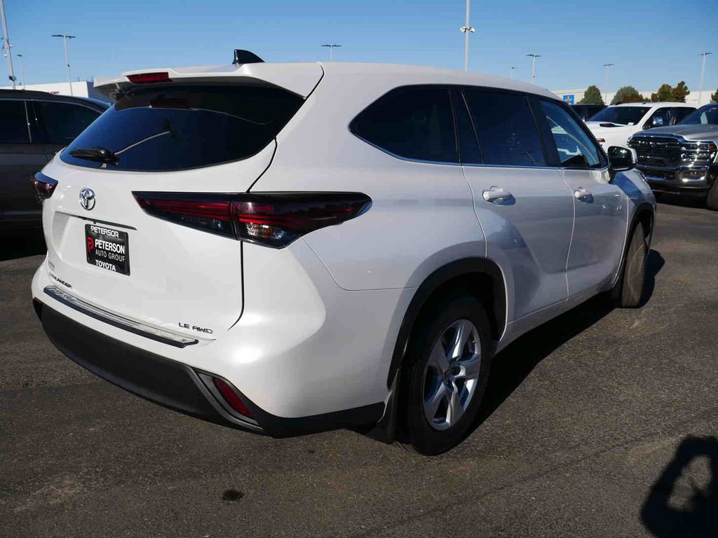 Used 2024 Toyota Highlander LE image 17