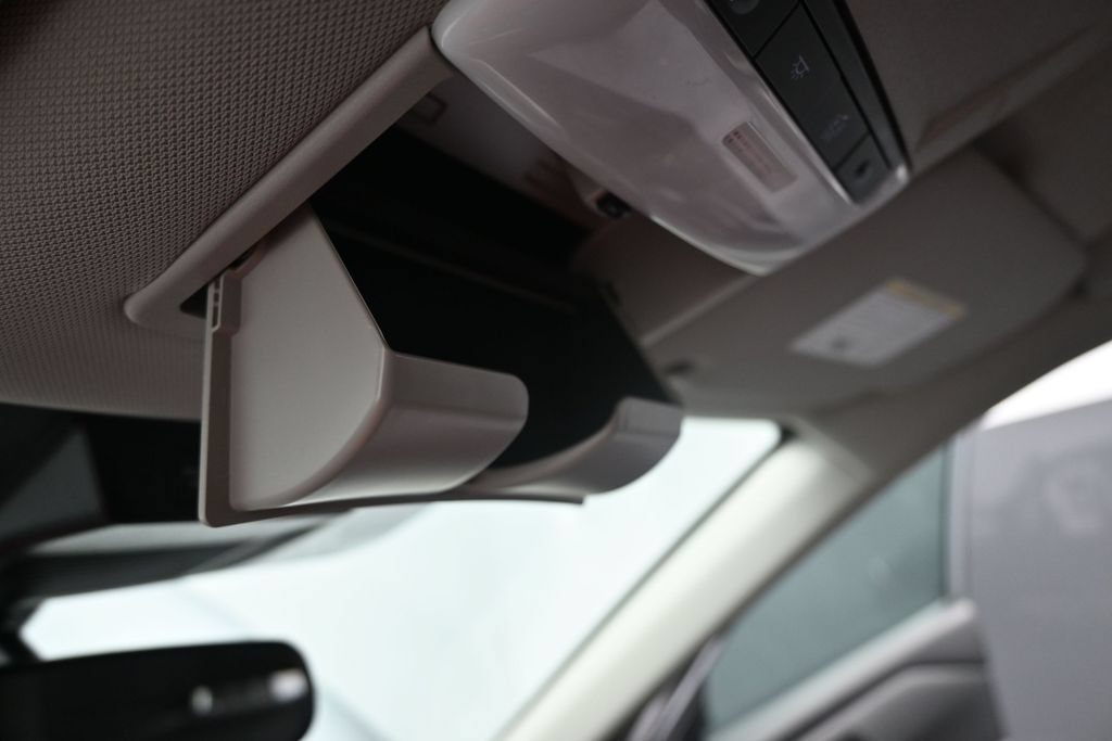 Used 2024 Nissan Rogue S FWD image 39