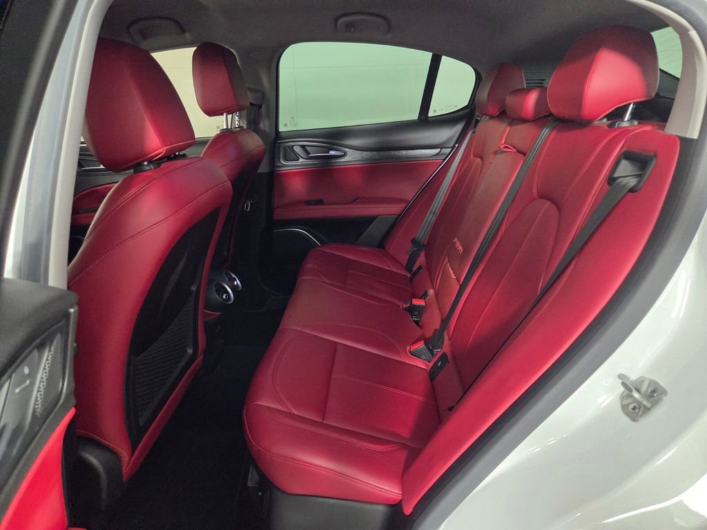 Used 2020 Alfa Romeo Stelvio image 25