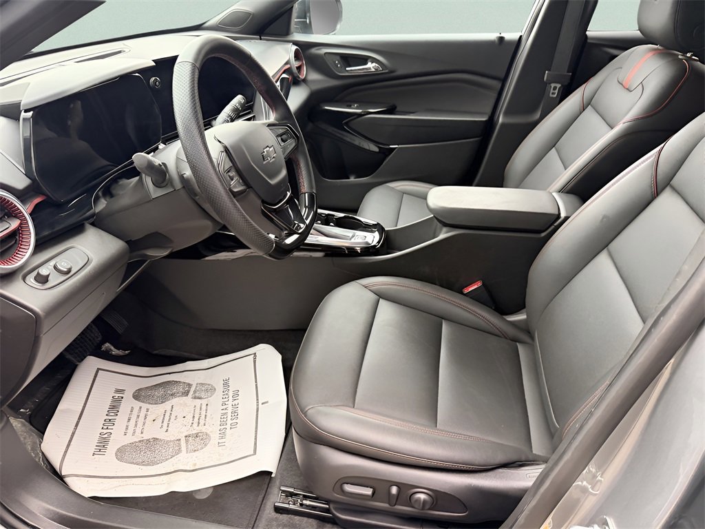 Used 2025 Chevrolet Trax RS w/ Driver Confidence Package image 13