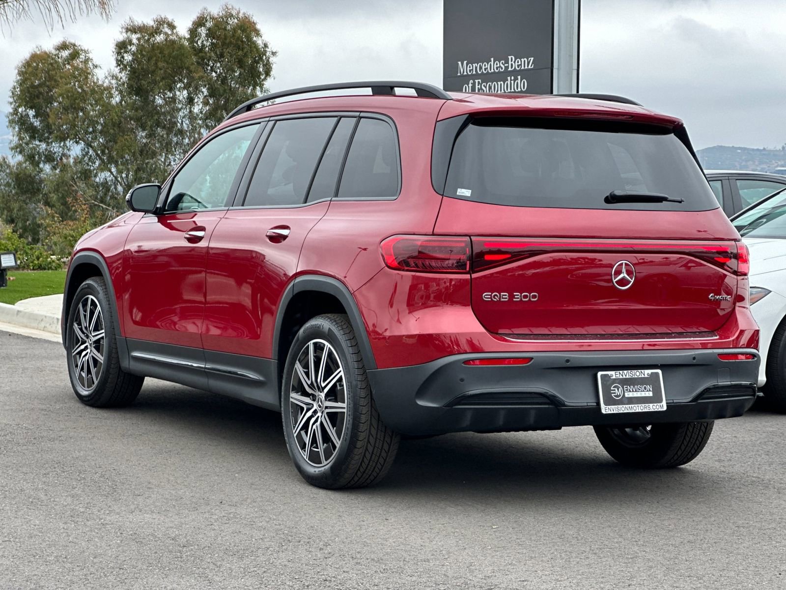 New 2024 Mercedes-Benz EQB 300 4MATIC image 5