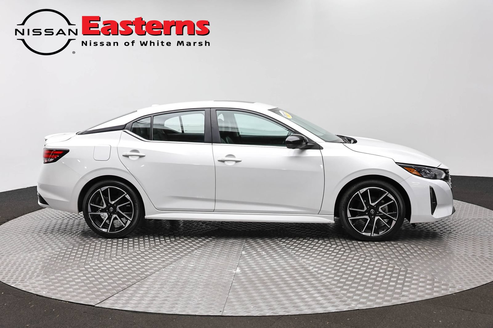 Used 2024 Nissan Sentra SR w/ SR Premium Package FWD image 4