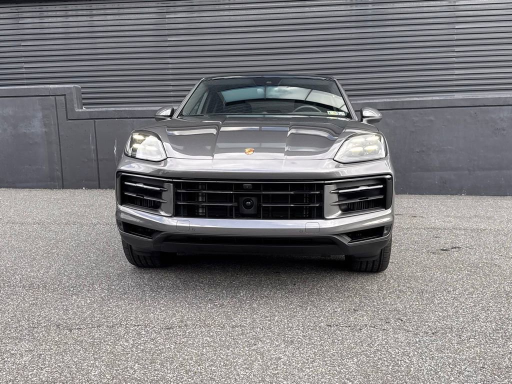 Used 2025 Porsche Cayenne Coupe image 13