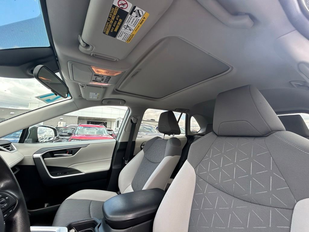 Used 2021 Toyota RAV4 XLE w/ Convenience Package AWD/4WD image 16