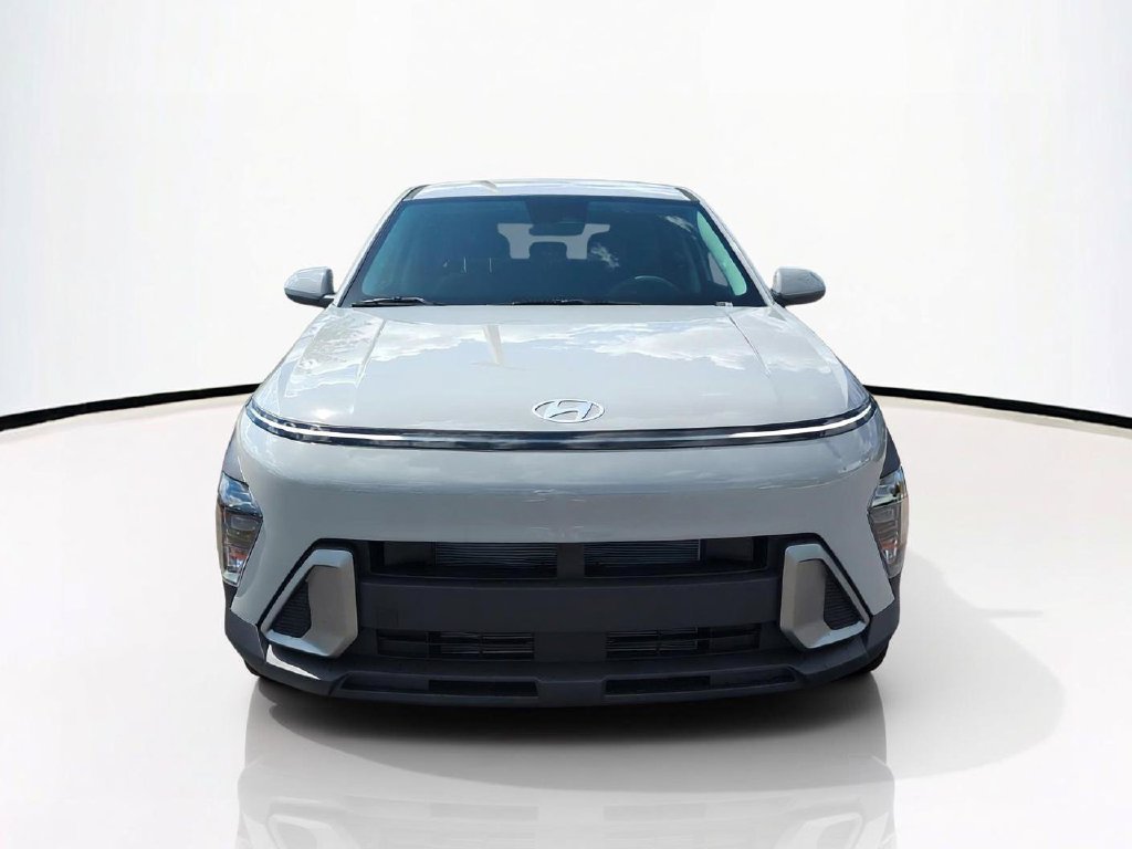 New 2027 Hyundai Kona SE FWD image 3