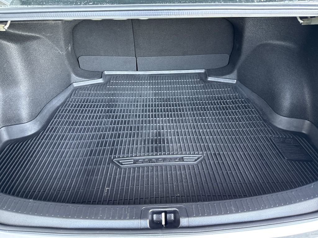 Used 2021 Toyota Corolla SE w/ SE Premium Package image 11