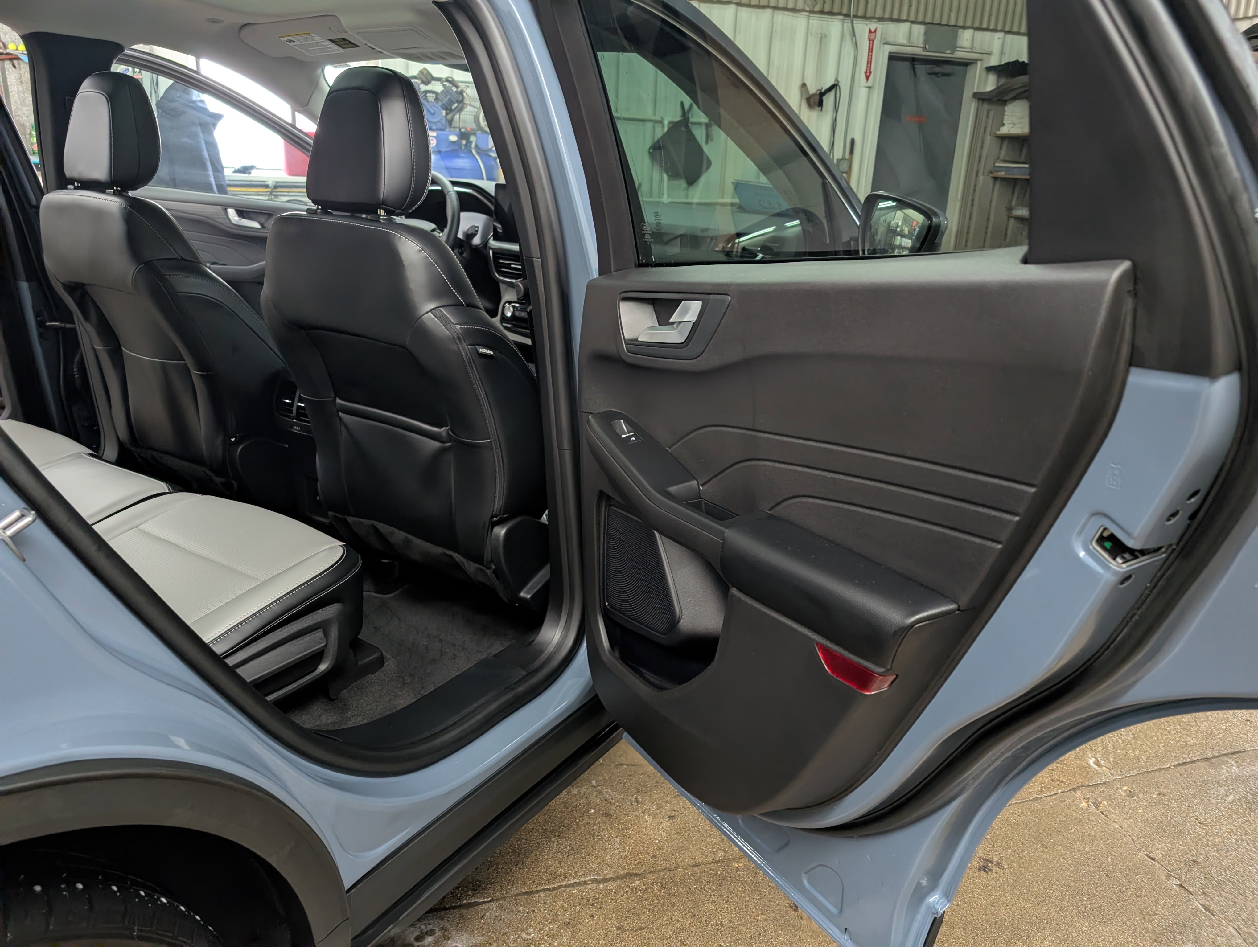 Used 2024 Ford Escape Platinum image 5