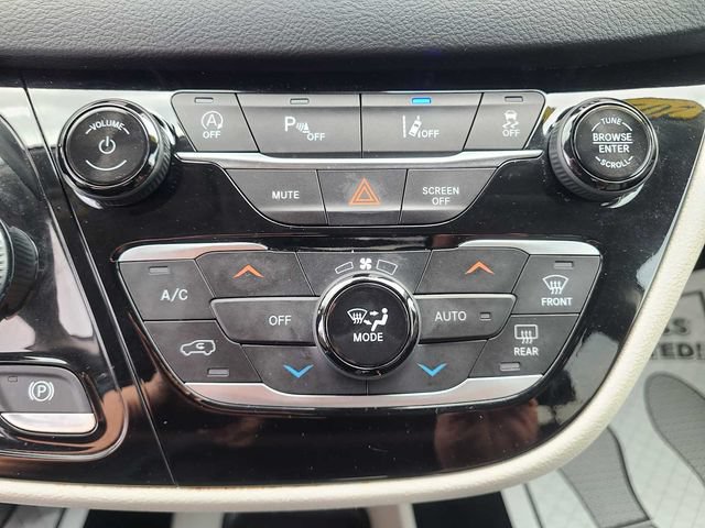 Used 2022 Chrysler Pacifica Touring-L FWD image 30