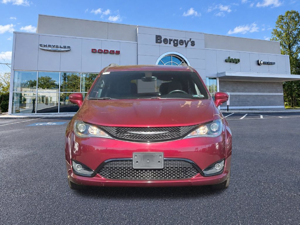 Used 2018 Chrysler Pacifica Touring Plus w/ S Appearance Package FWD image 3
