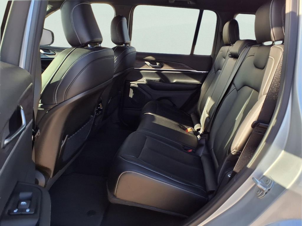 New 2025 Jeep Grand Cherokee Limited w/ Trailer Tow Package image 11