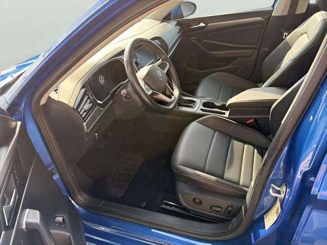 Used 2024 Volkswagen Jetta SE image 9