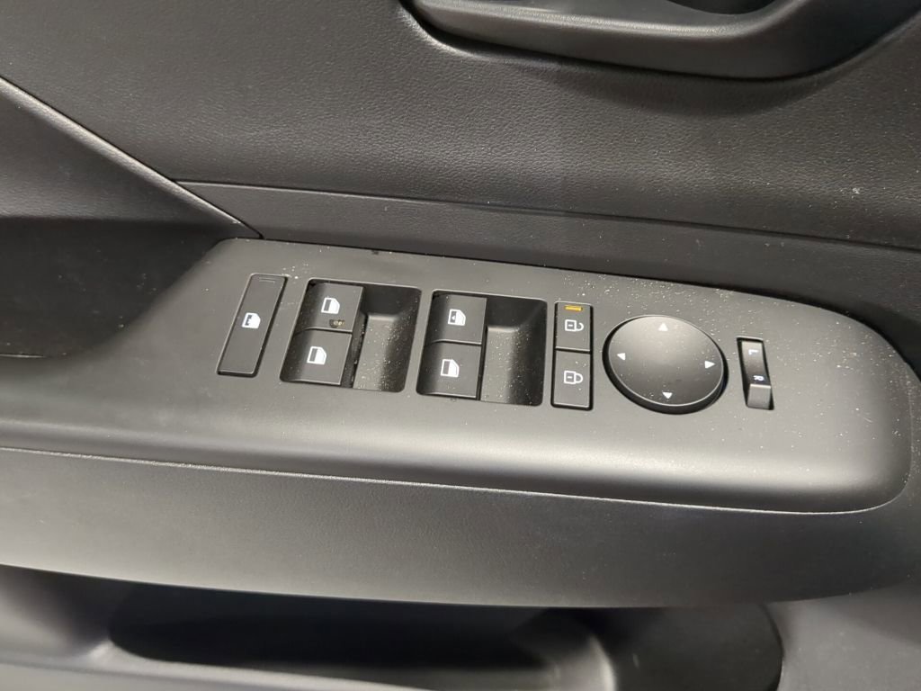 Used 2025 Hyundai Kona SEL image 12