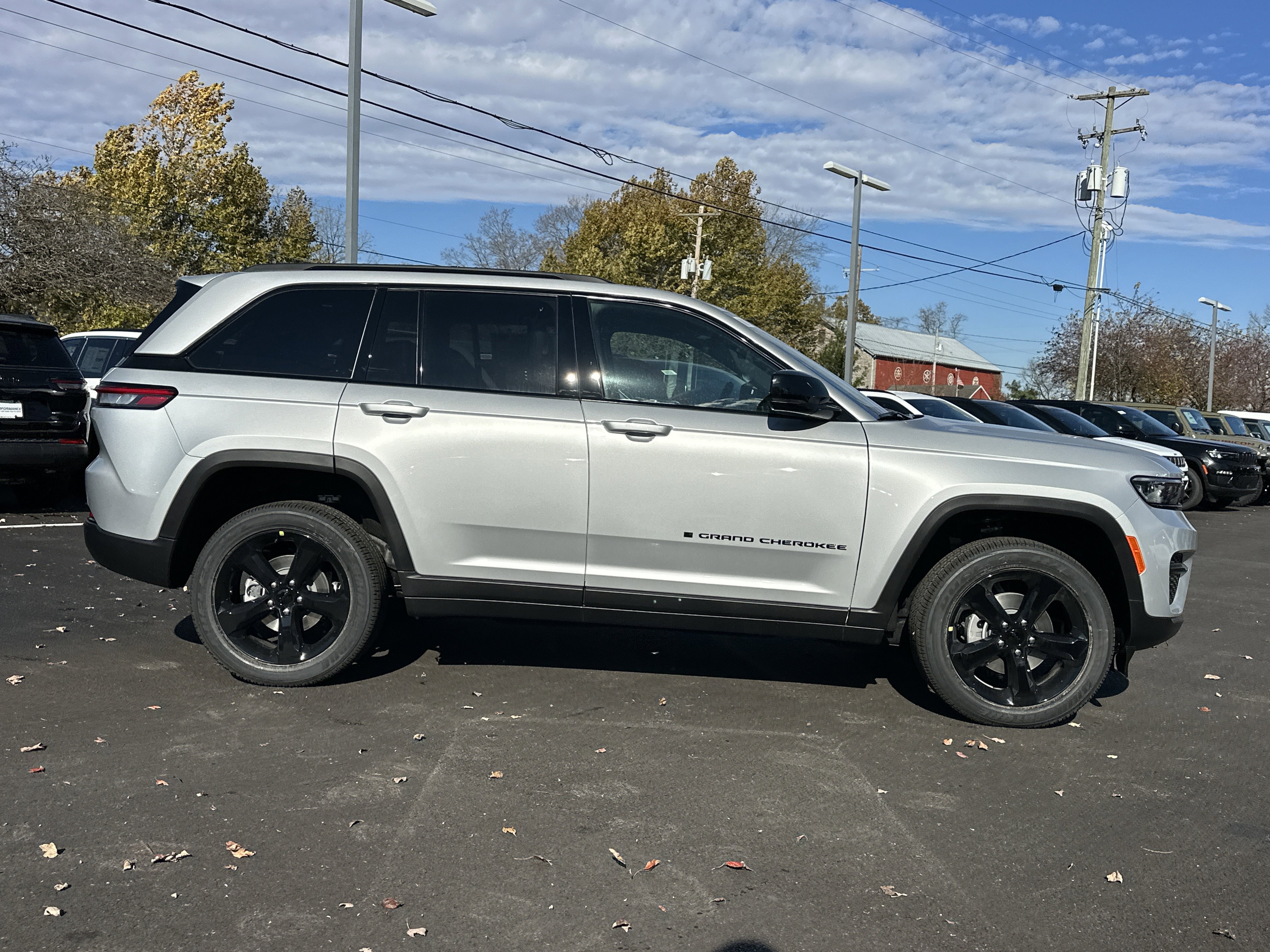 New 2025 Jeep Grand Cherokee Altitude image 19