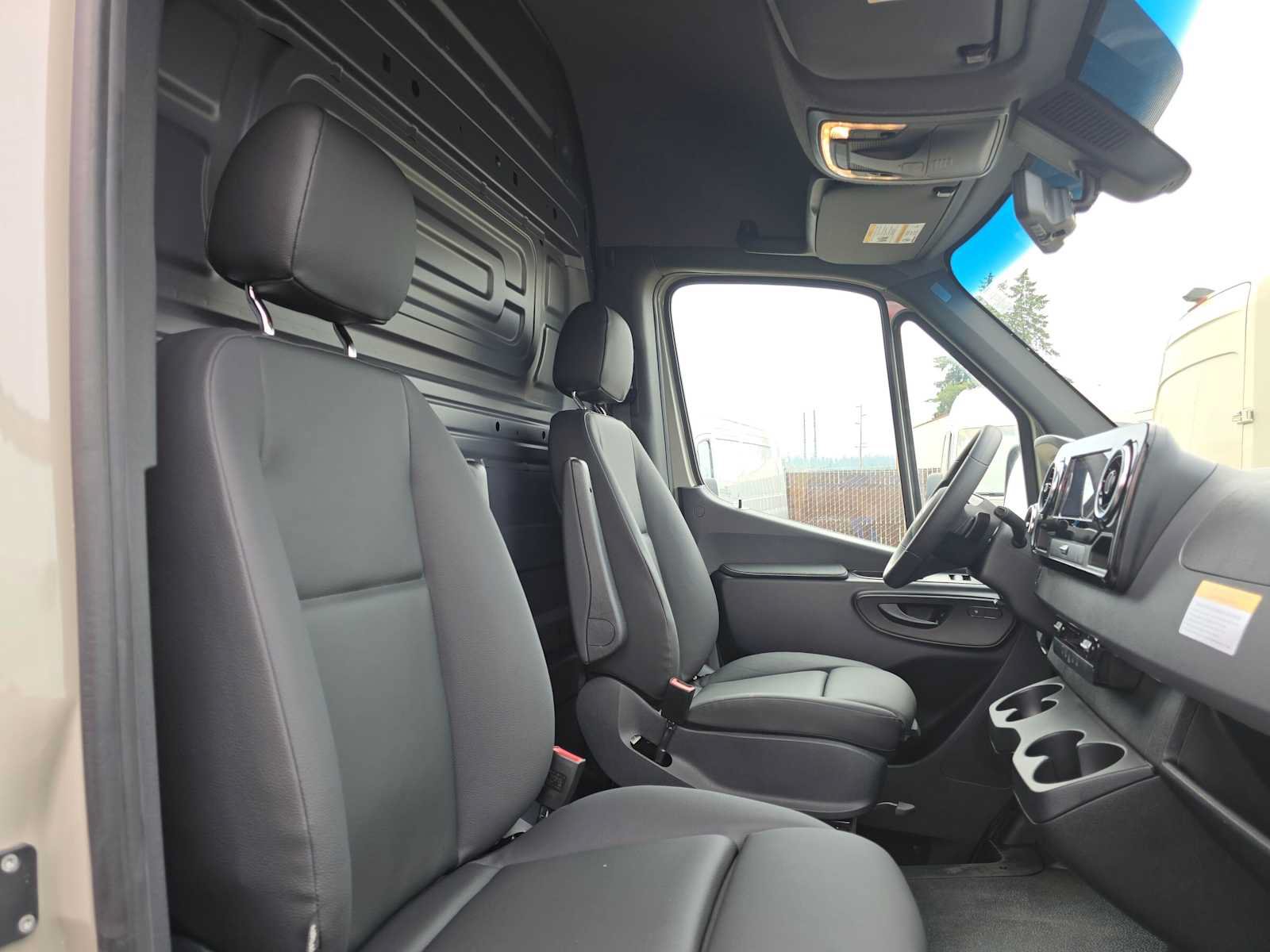 Used 2026 Mercedes-Benz Sprinter 2500 image 13