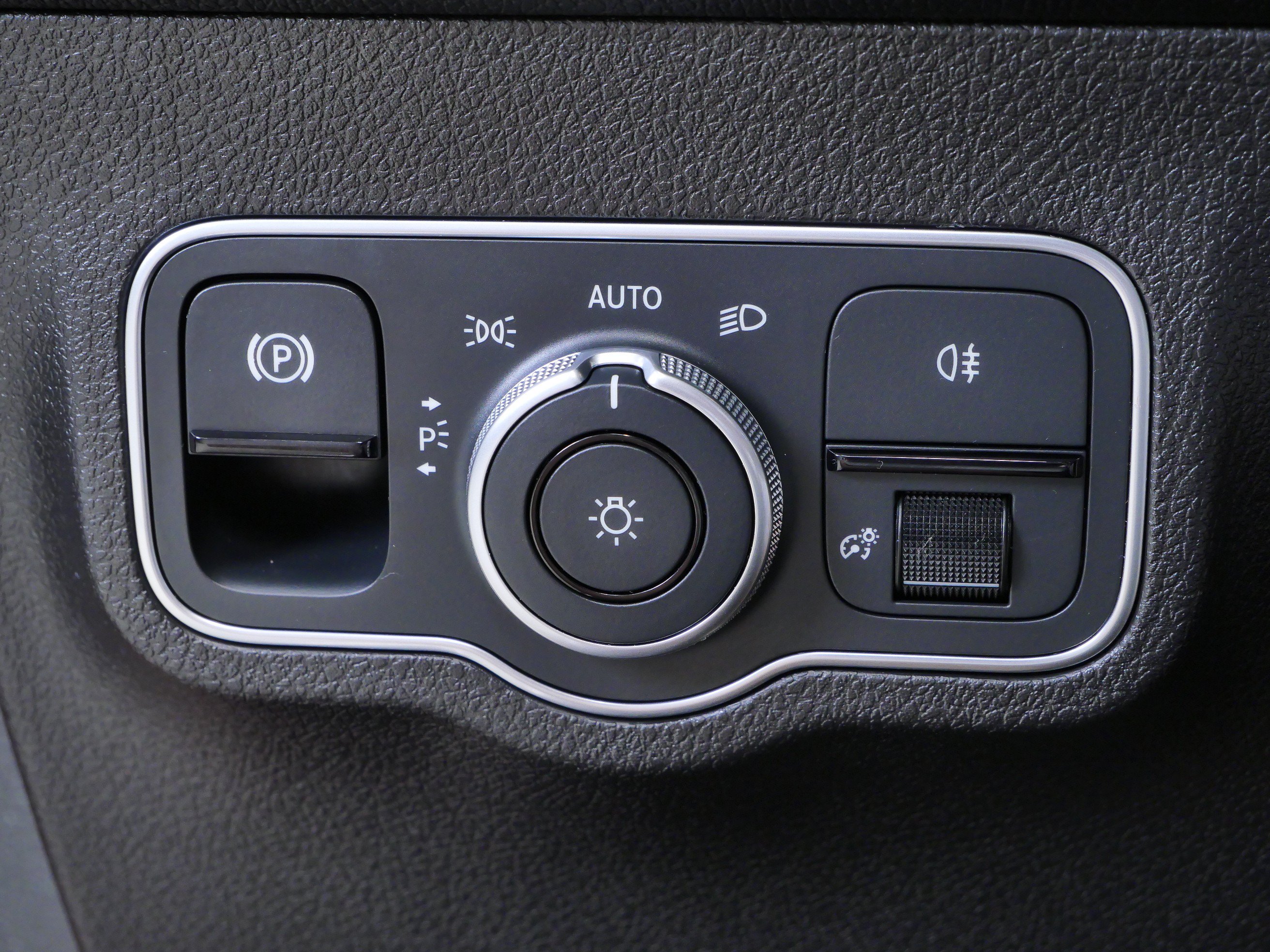 Certified 2023 Mercedes-Benz GLB 35 AMG 4MATIC image 24