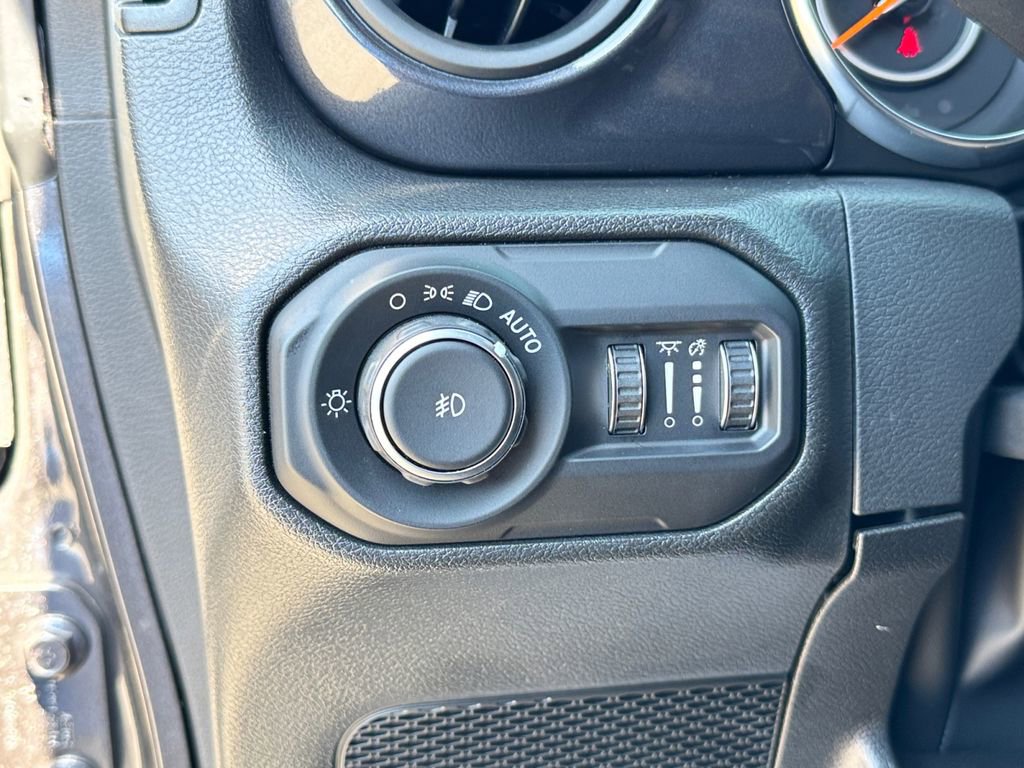Used 2022 Jeep Wrangler Unlimited Sport AWD/4WD image 31