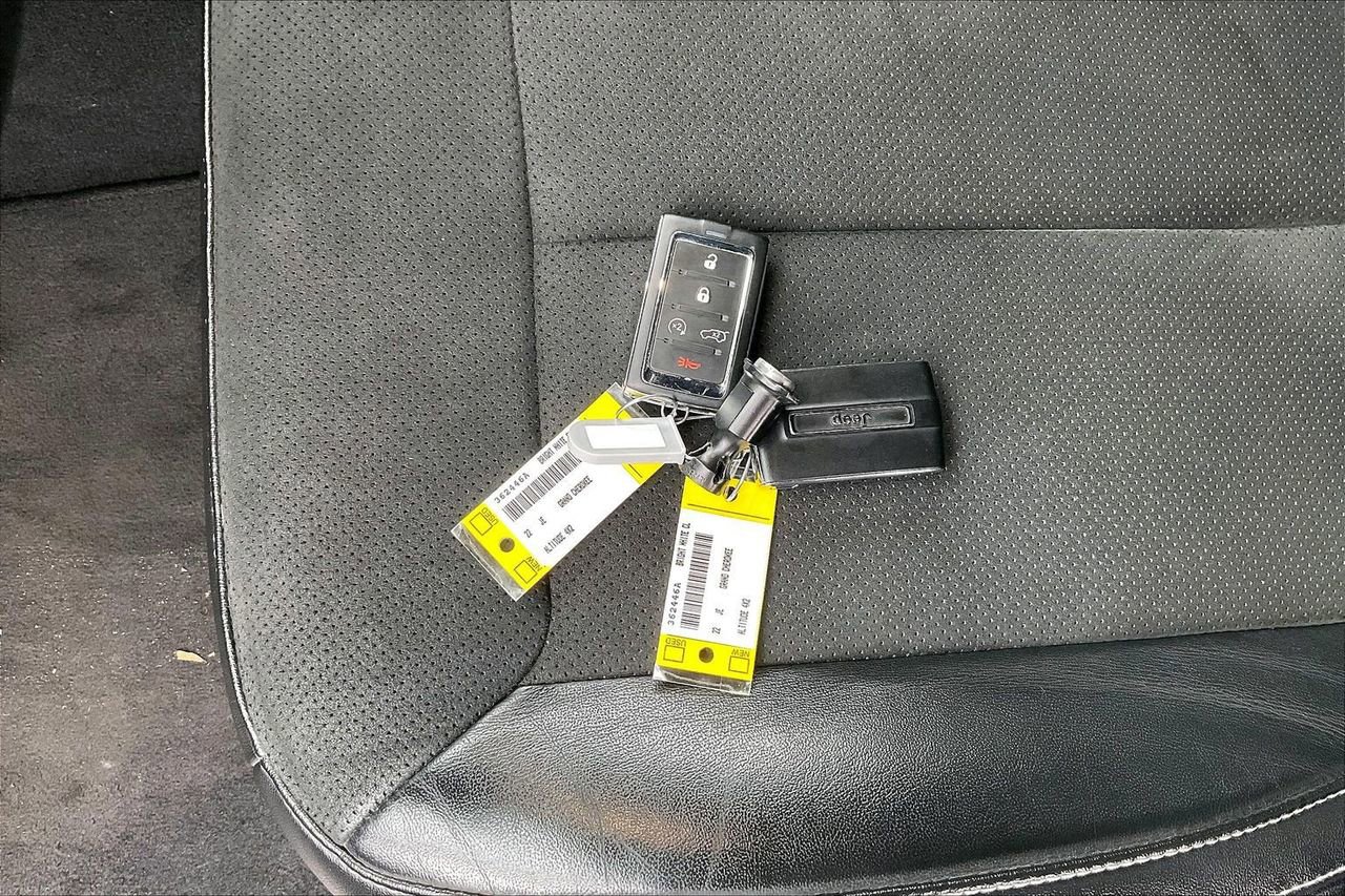 Certified 2022 Jeep Grand Cherokee L Laredo image 33