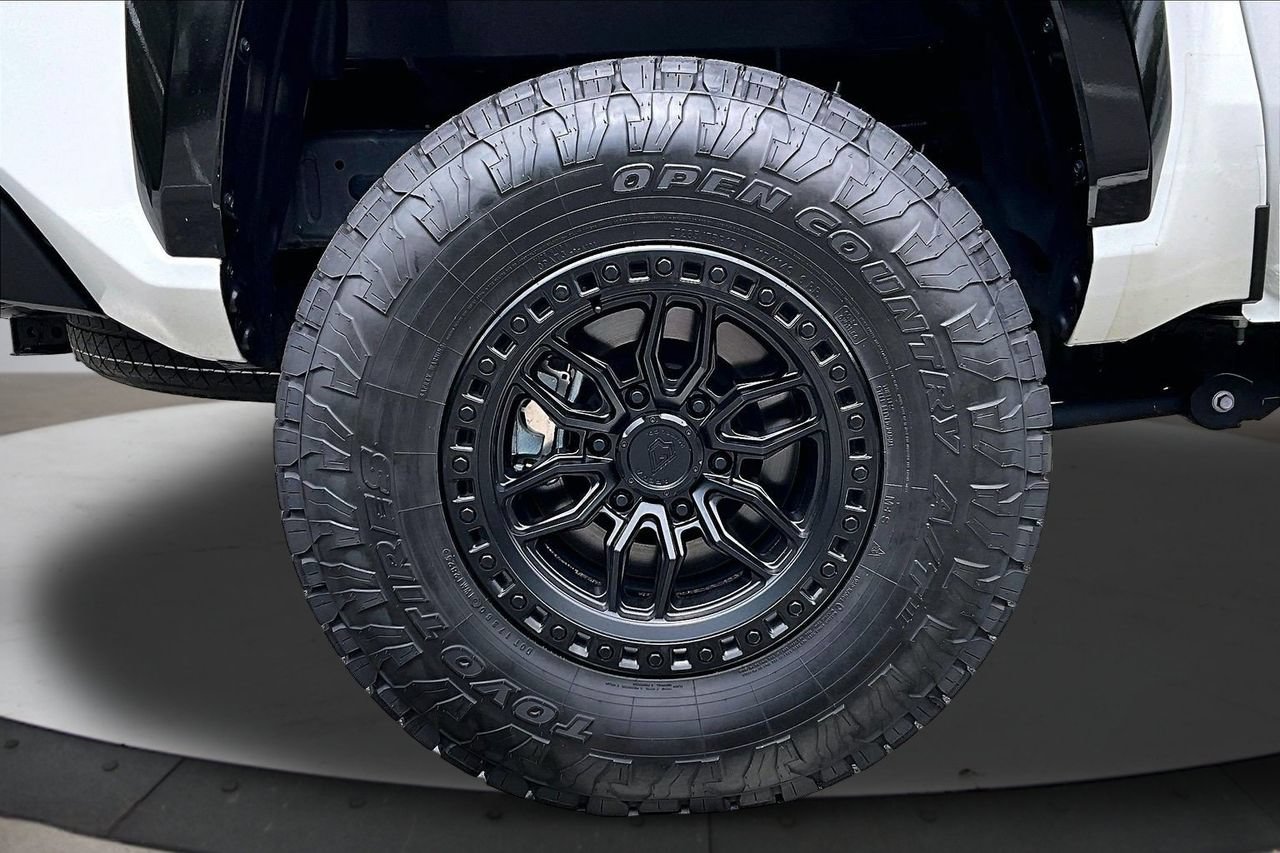 Used 2024 Toyota Tacoma TRD Sport AWD/4WD image 34
