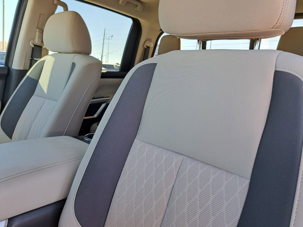 Used 2024 Nissan Titan SV w/ SV Convenience Package image 19