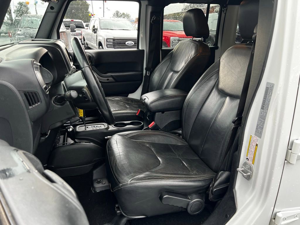 Used 2018 Jeep Wrangler Unlimited Sahara image 12