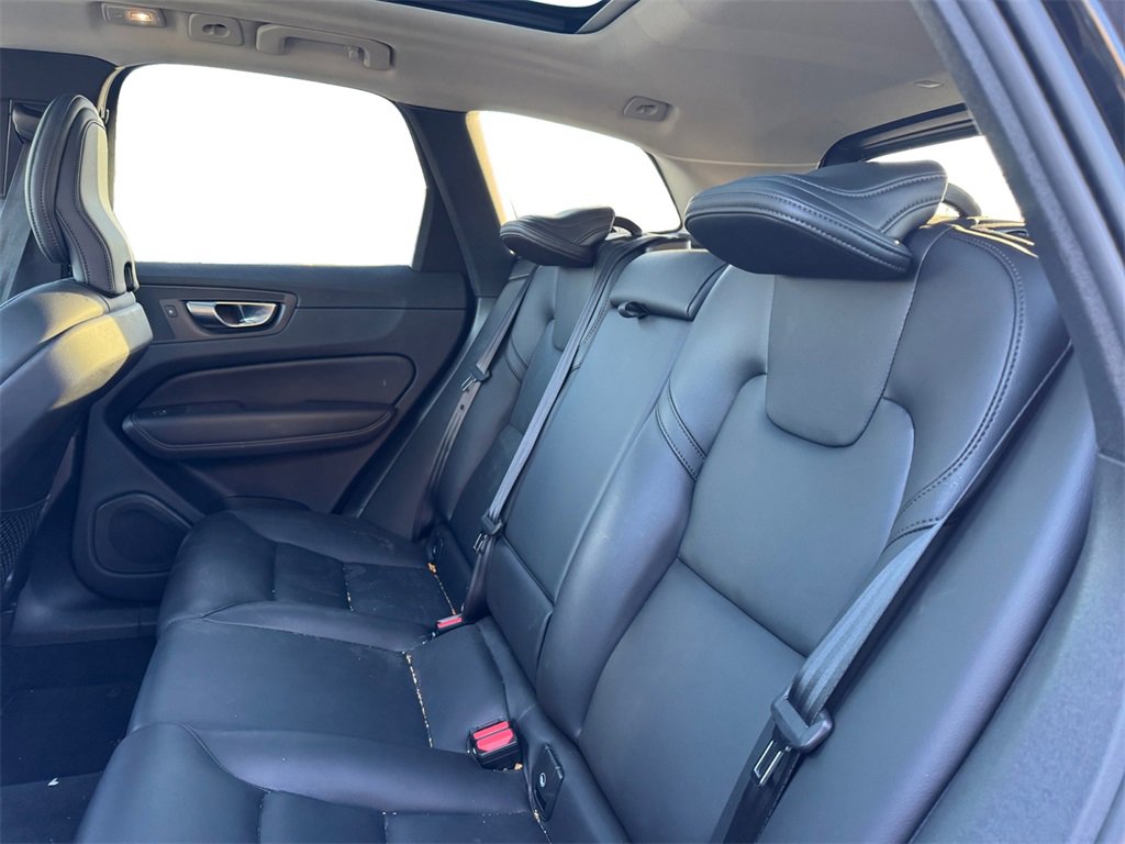 Certified 2025 Volvo XC60 B5 Core image 32