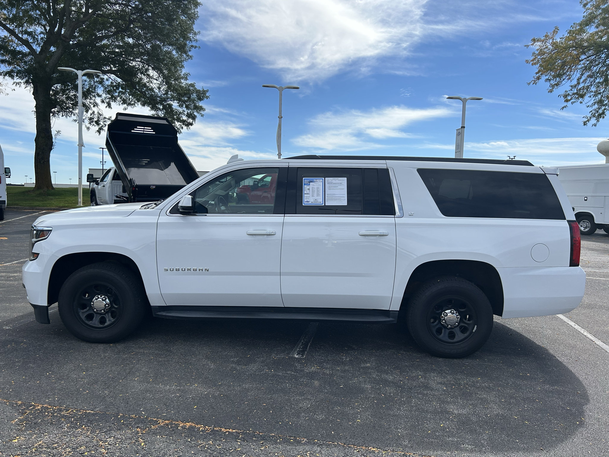 Used 2019 Chevrolet Suburban LT RWD image 4