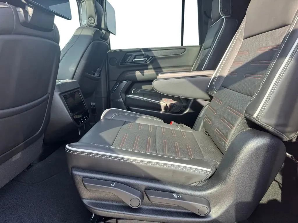 Used 2025 GMC Yukon XL AT4 Ultimate AWD/4WD image 19