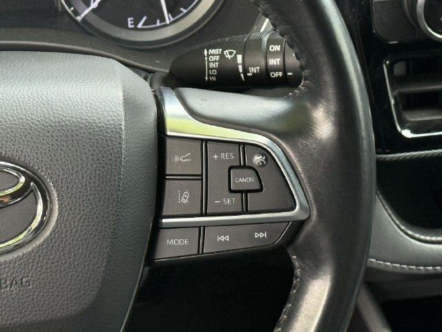 Used 2021 Toyota Highlander XSE FWD image 14