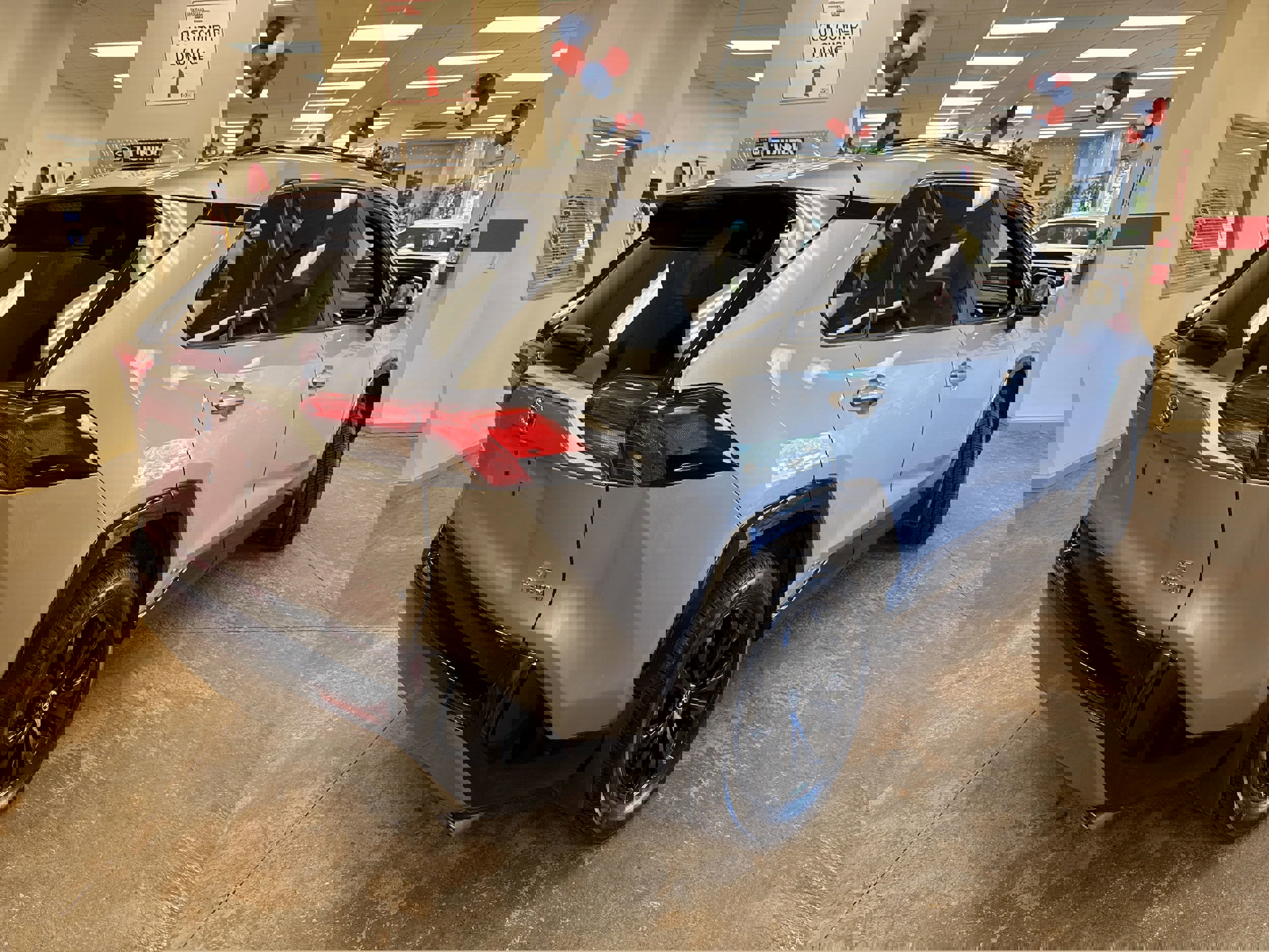 Used 2024 Toyota RAV4 SE w/ Convenience Package image 11