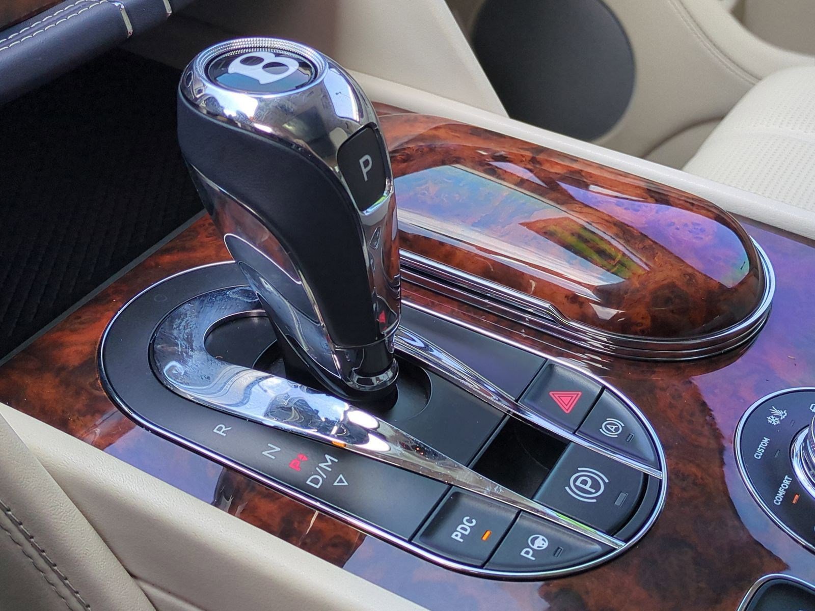 Used 2017 Bentley Bentayga image 25